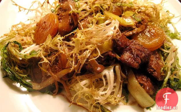 Hígados De Pollo Con Puerros, Vinagre Balsámico Y Albaricoques Secos