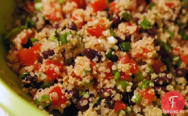 Ensalada de Quinua de Tomate y Frijoles Negros