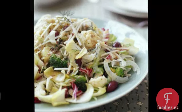 Ensalada Crujiente de Verduras de Invierno con Aceitunas y Alcaparras