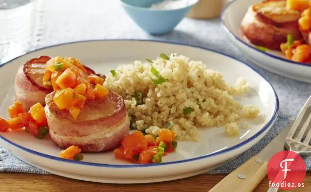 Vieiras Envueltas en Tocino con Salsa de Jalapeño y Papaya