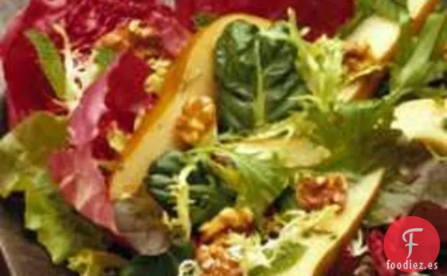 Ensalada De Pera Y Nuez Con Aderezo De Néctar De Albaricoque Acuñado