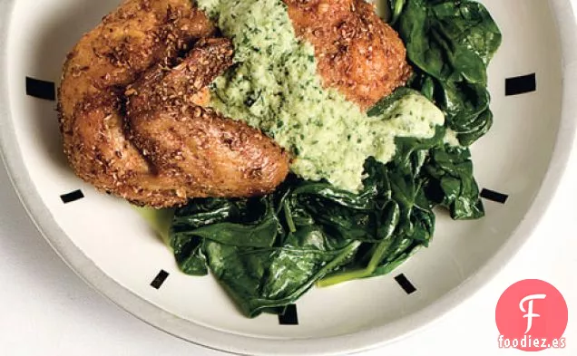 Gallinas de Cornualles Asadas Con Especias Con Salsa de Pepino y yogur