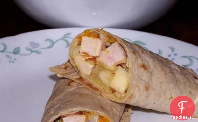 Ensalada de Frutas, Nueces y Pollo Con Aliño de Mayonesa al Curry