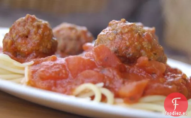 Las Famosas Bolas de Carne de Mama Iuliucci (Albóndigas Italianas)