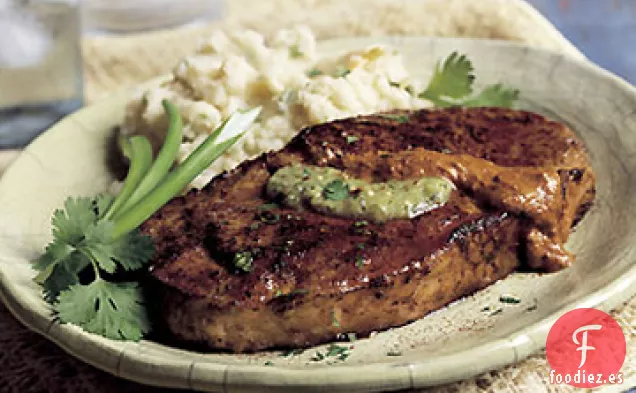 Filetes Fritos con Salsa Verde y Salsa de Chile Ancho