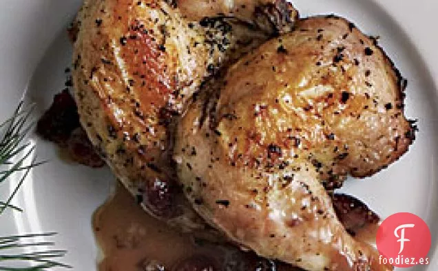 Gallinas De Caza De Cornualles Asadas Con Salsa De oporto Y Arándanos