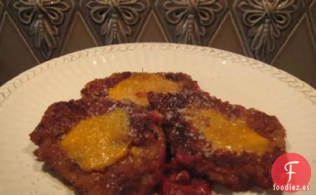 Chuletas de Cerdo Parmesano con Salsa de Tomate