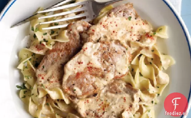 Paillards de Cerdo con Crema Agria y Salsa de Pimentón