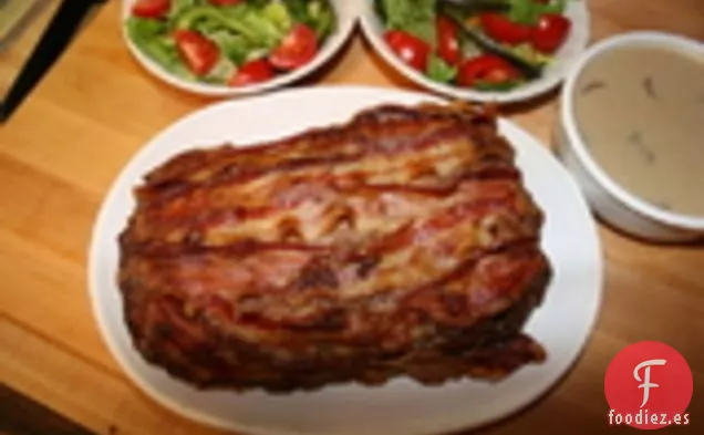 Abundante Pastel de Carne Campestre con Salsa de Crema Agria