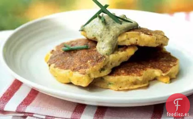 Johnnycakes de Maíz y Vieira Frescos con Salsa de Cebolla Verde