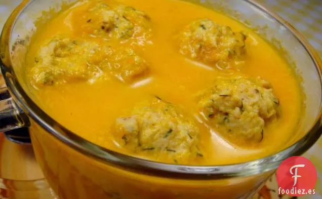 Sopa de Zanahoria Con Tocino y Albóndigas de Eneldo