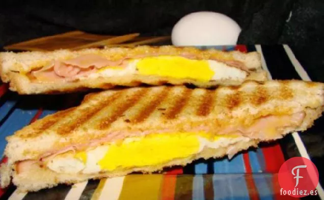 Sándwich de Desayuno a La Parrilla