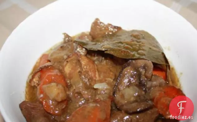 Estofado de Carne de Venado con Tocino y Champiñones