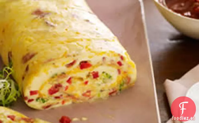 Rollo de Tortilla de Tocino con Salsa