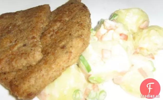 Schnitzel Weiner Con una Ensalada de Papas Adecuada