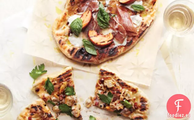 Pizzas a la Parrilla con Almejas y Tocino