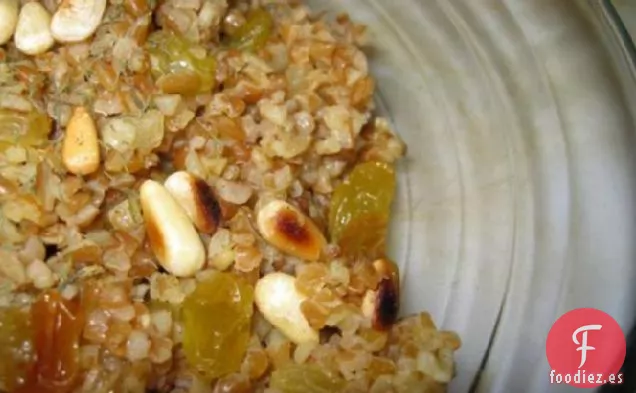 Bulgar Pilaf con Aroma a Lima, Pasas y Piñones