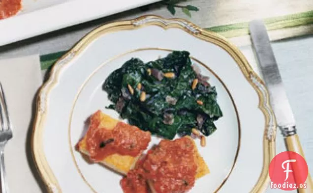 Col Rizada Salteada Rápida Con Piñones Tostados