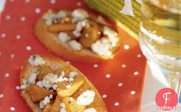 Crostini con Duraznos y Queso Azul