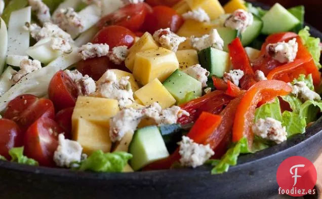 Ensalada Griega con Aceitunas de Remolacha en Escabeche