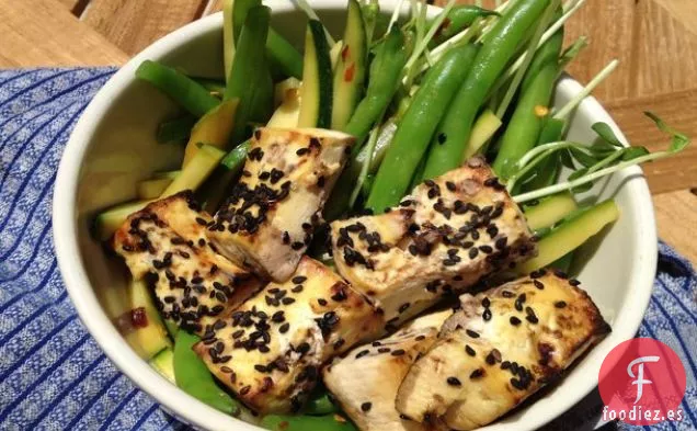 Ensalada de Frijoles Verdes Picantes con Queso de Soja de Sésamo y Lima