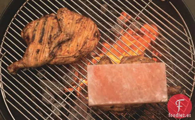 Pollo a La Parrilla con Ladrillos de Sal