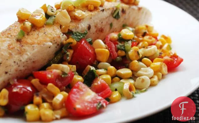 Fletán en Sartén con Ensalada de Maíz Carbonizado