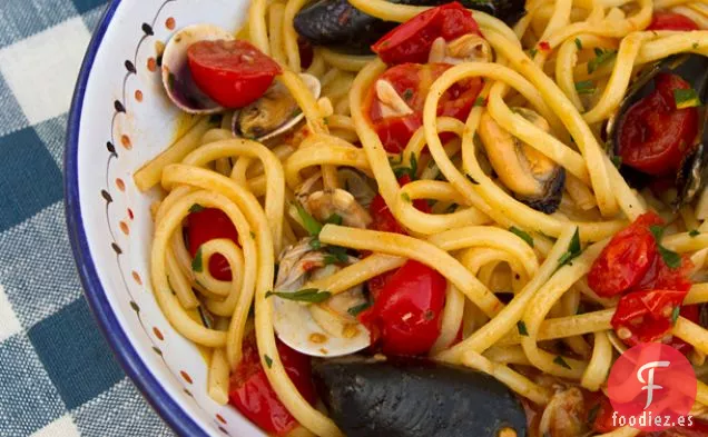 Espaguetis con Almejas, Mejillones y Tomates