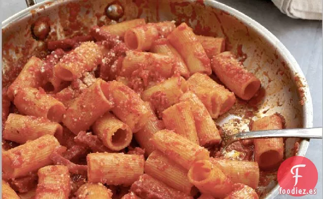 Rigatoni Con Salami Picante Y Tomate
