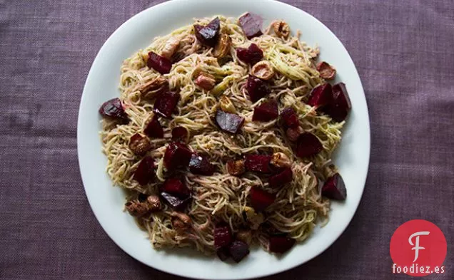 Pasta al Pesto Verde de Remolacha y Rábano con Remolacha y Rábanos Asados