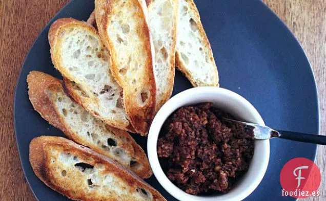 Tapenade Siciliano de Aceitunas y Almendras Ahumadas de ' Di Bruno Bros. House of Cheese