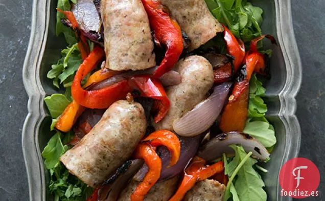 Salchicha Italiana a la Parrilla con Pimientos, Cebollas y Rúcula