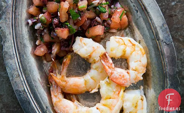 Camarones a la Parrilla con Salsa de Tomate y Aceitunas