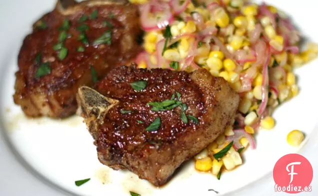 Chuletas de Cordero Frotadas con Especias con Ensalada de Maíz