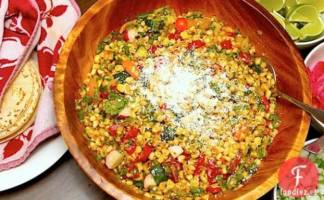 Ensalada de Maíz Carbonizado y Tomate Cherry con Calabacín y Rábanos