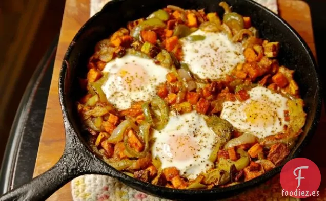 Sencillo Hachís de Batata y Pimienta con Huevos