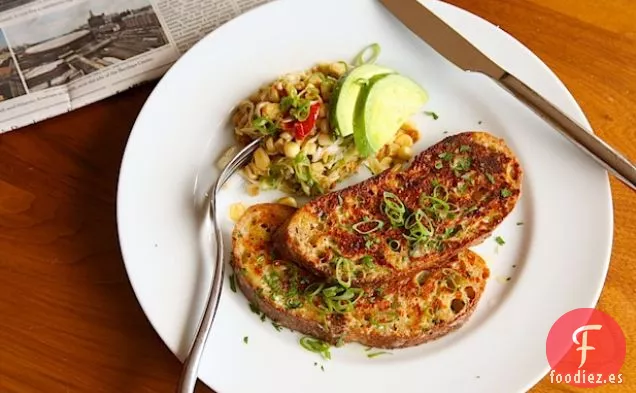 Tostadas Francesas Saladas con Costra de Queso con Ajo y Parmesano