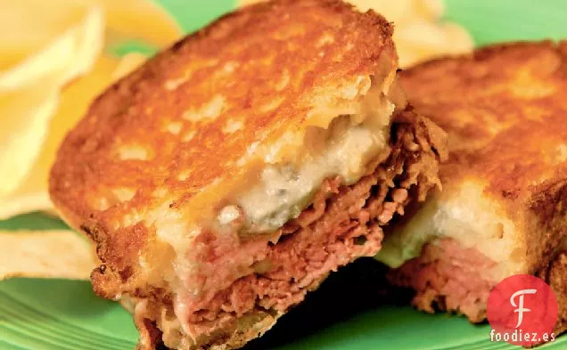 Sándwiches De Pera, Carne Asada Y Queso Azul A La Parrilla