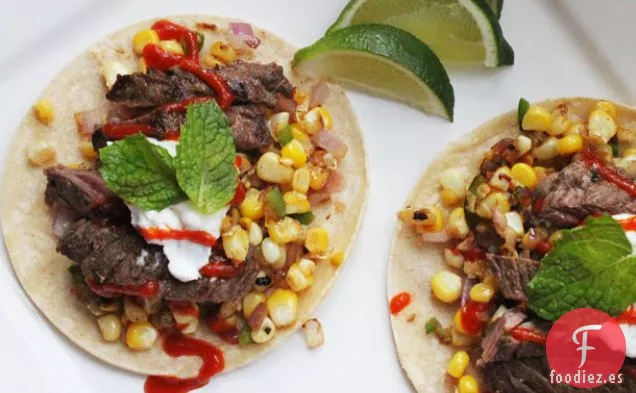 Tacos de Carne de Sartén Fáciles Con Maíz Carbonizado y Sriracha
