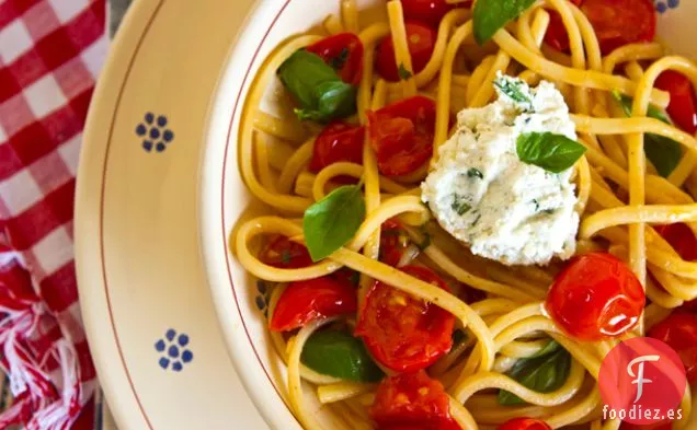 Pasta Con Tomates Cherry y Ricota con Hierbas