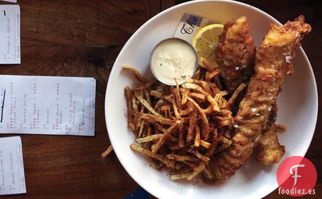 Pescado y Patatas Fritas con Mayonesa de Vinagre de Malta