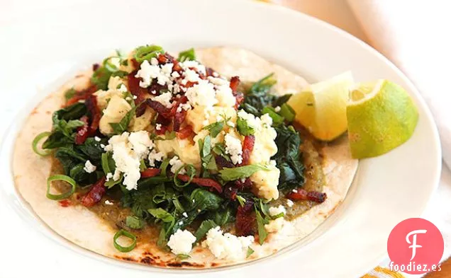 Tacos de desayuno con Huevos, Espinacas y Tocino