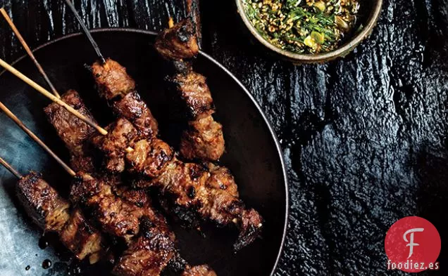 Brochetas de Carne con Salsa de Cebolleta