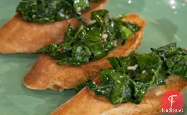 Crostini de Col Rizada con Ajo