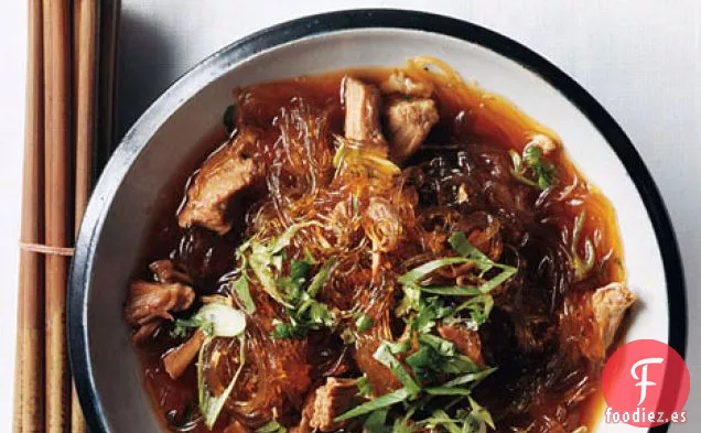 Sopa de Fideos de Cerdo con Canela y Anís