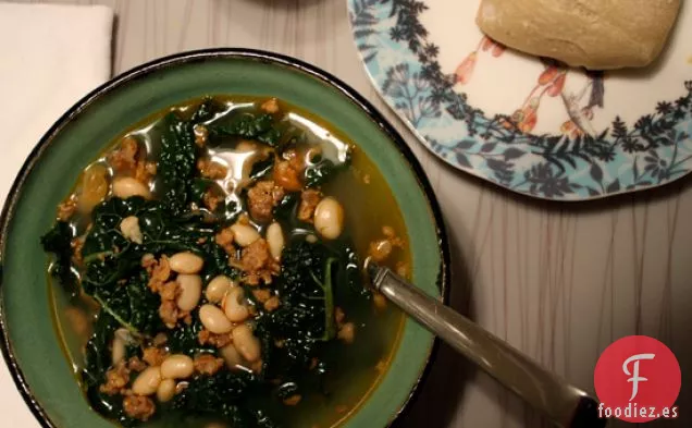Sopa De Col Rizada, Frijoles Blancos Y Salchichas