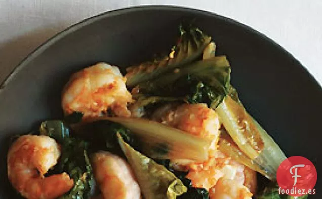 Salteado de Camarones y Romaine