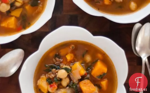 Sopa Vegana De Batata, Col Rizada Y Garbanzos