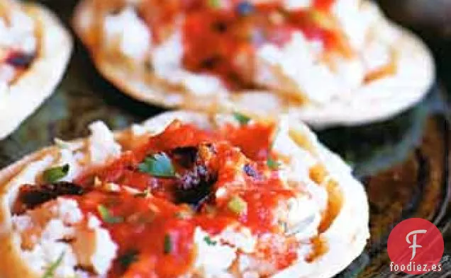 Memelas con Queso Fresco y Salsa de Tomate Carbonizada