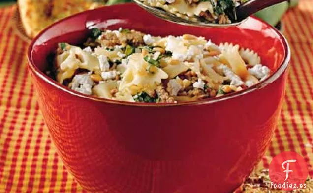 Pasta con Salchichas y Col Rizada